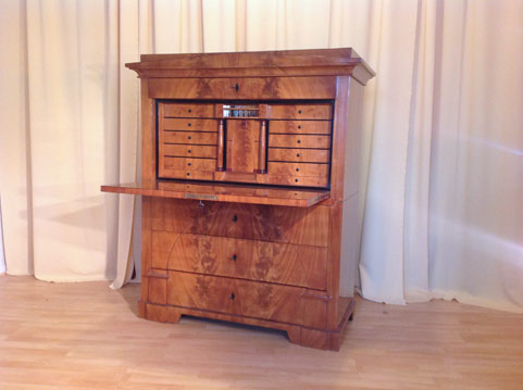 Antik-M&ouml;bel Kirschbaumm&ouml;bel